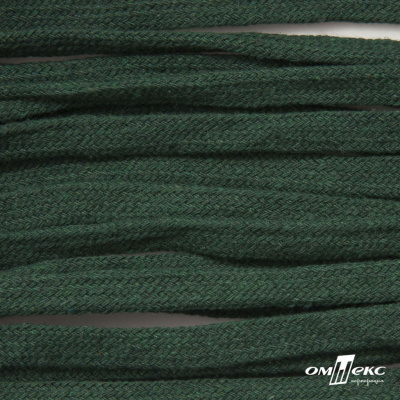 Шнур плетеный d-8 мм плоский, 70% хлопок 30% полиэстер, уп.85+/-1 м, цв.1016-т.зеленый - купить в Рубцовске. Цена: 742.50 руб.